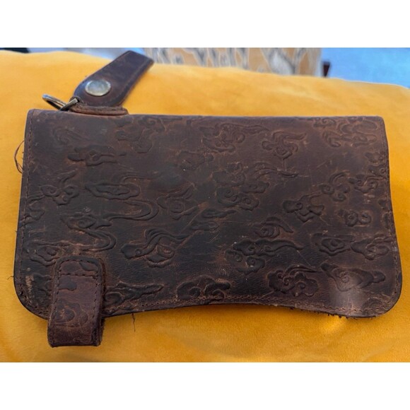 Genuine Leather Embossed Dragon Wallet Billfold with strap clips to belt - Picture 3 of 7
